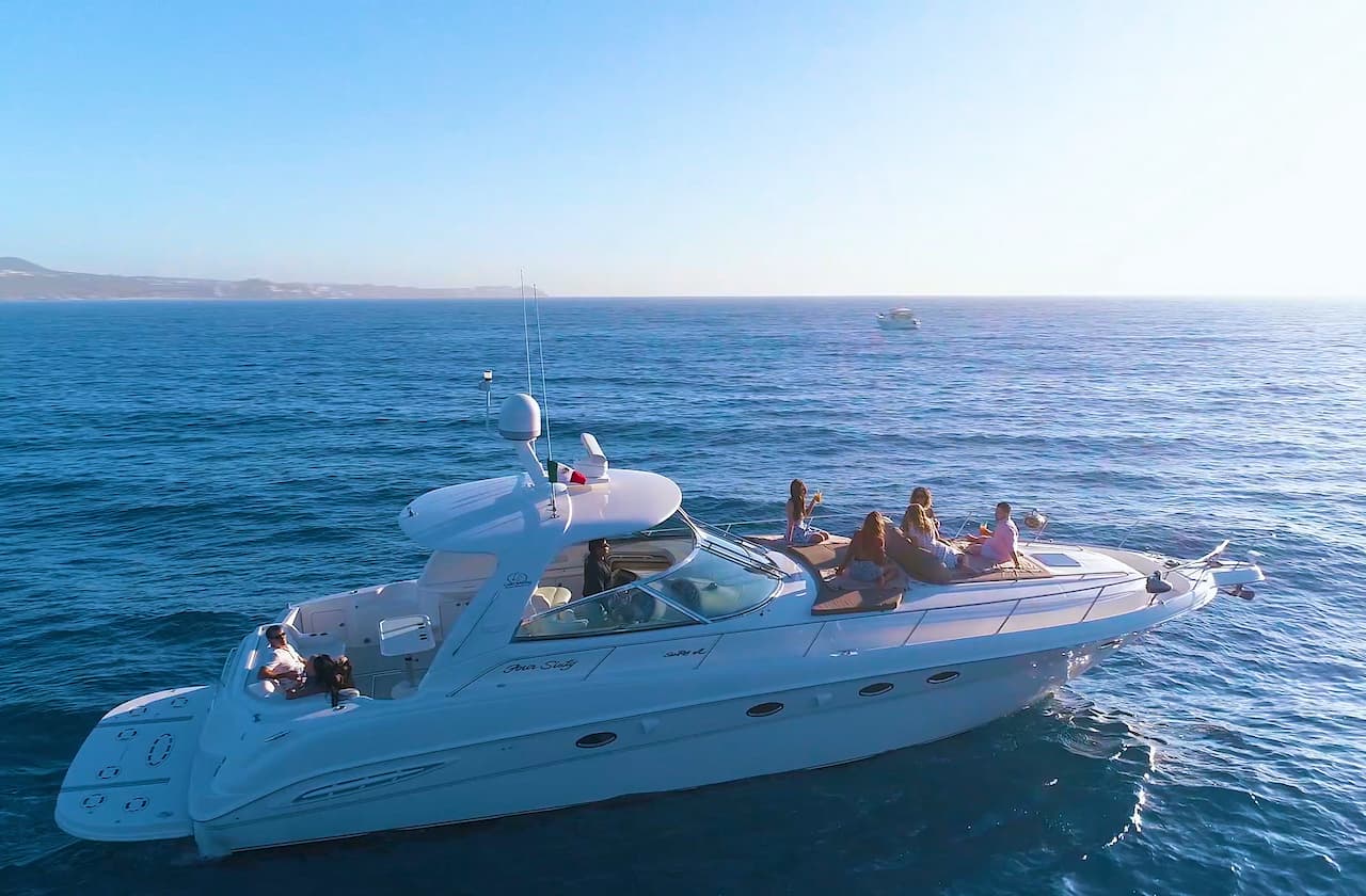 46 yacht with guests B